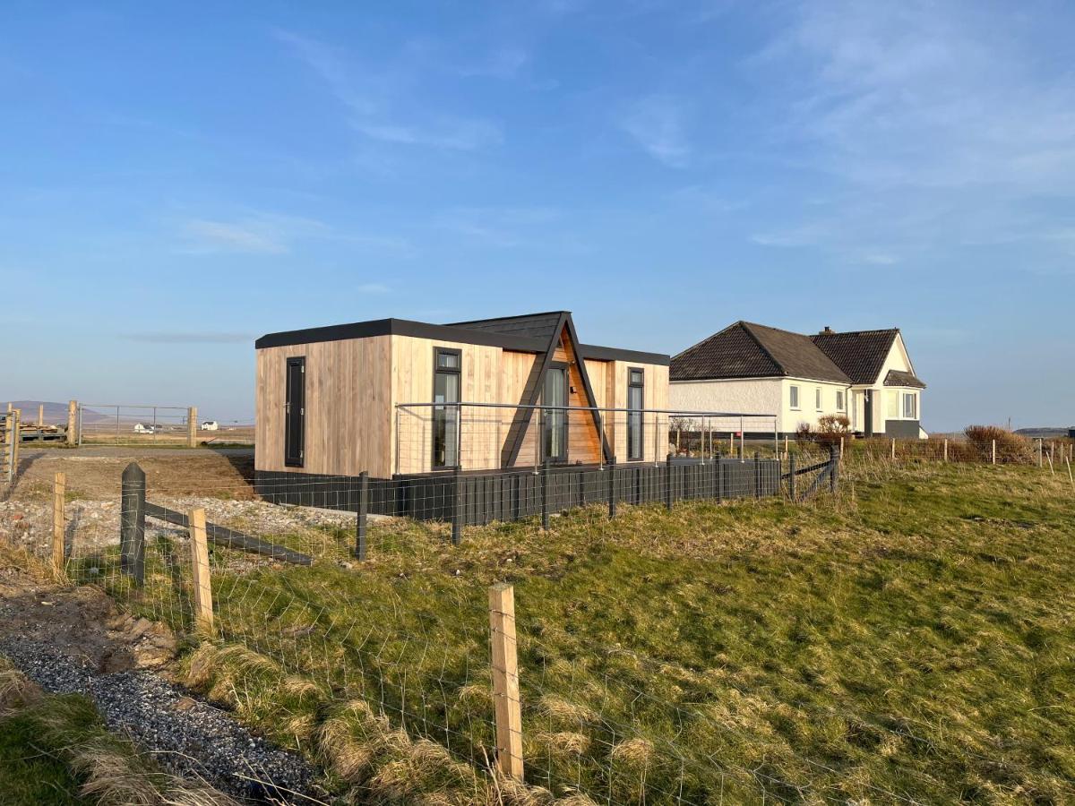 Seas The Day - Self Catering Lodge North Uist Paible エクステリア 写真
